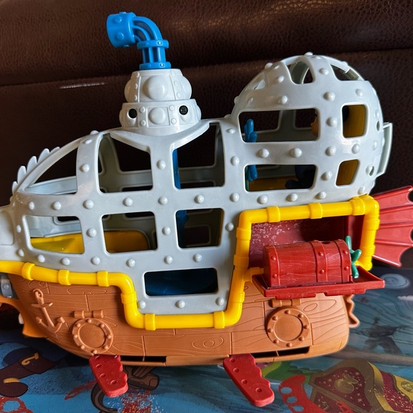 Jake & The Never Land Pirates Bucky's Submarine and Placemat - Picture 3 of 8